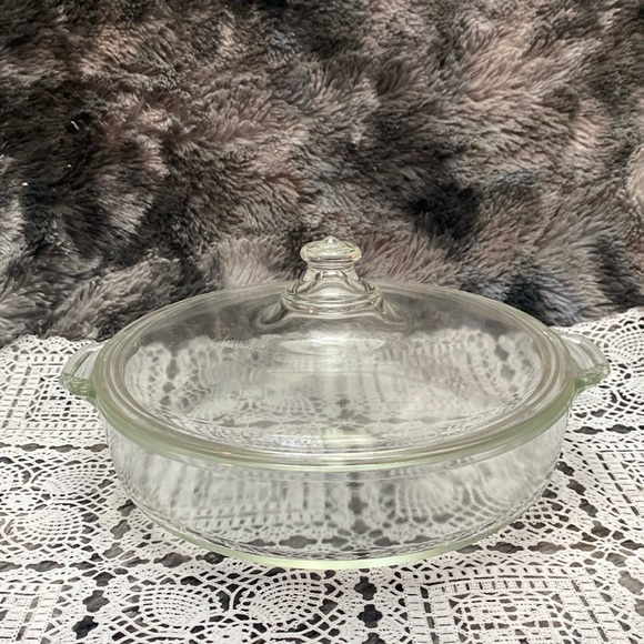 Vintage Early Clear Pyrex Dish Clear Casserole with Lid 4 Cup - Picture 1 of 16
